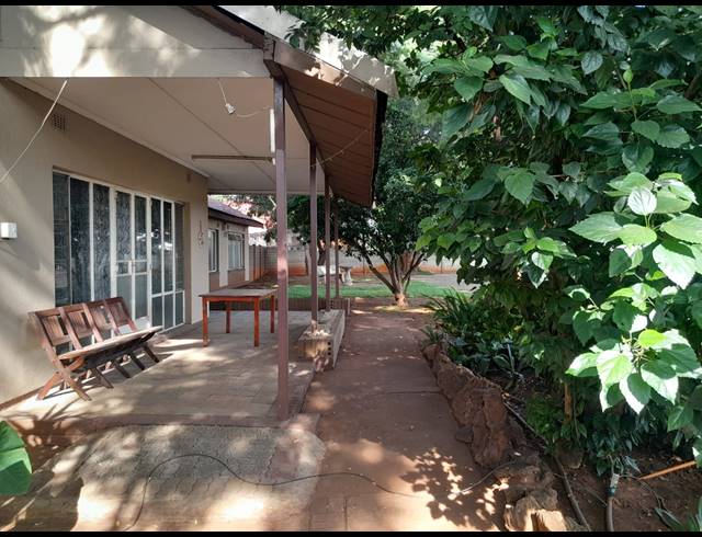 7 BEDROOM HOUSE FOR SALE IN RUSTENBURG CENTRAL